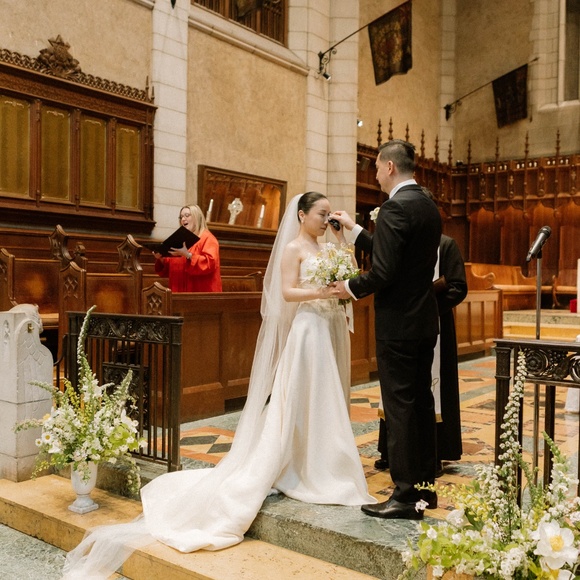 Oscar de la Renta Wedding Gown - Picture 8 of 11